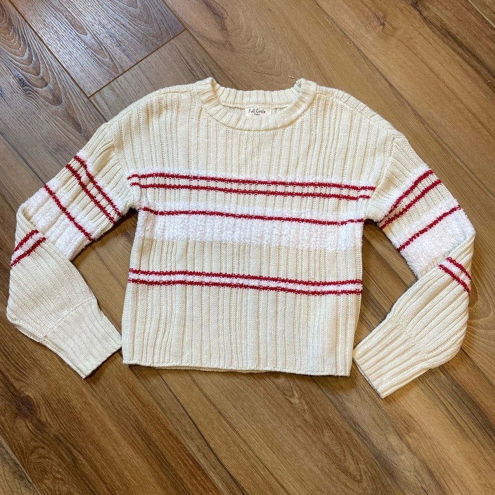 Full Circle Trends cream, red and striped crewneck Sweater size Small